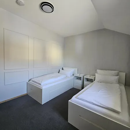 Semesterbostad Haus Ela